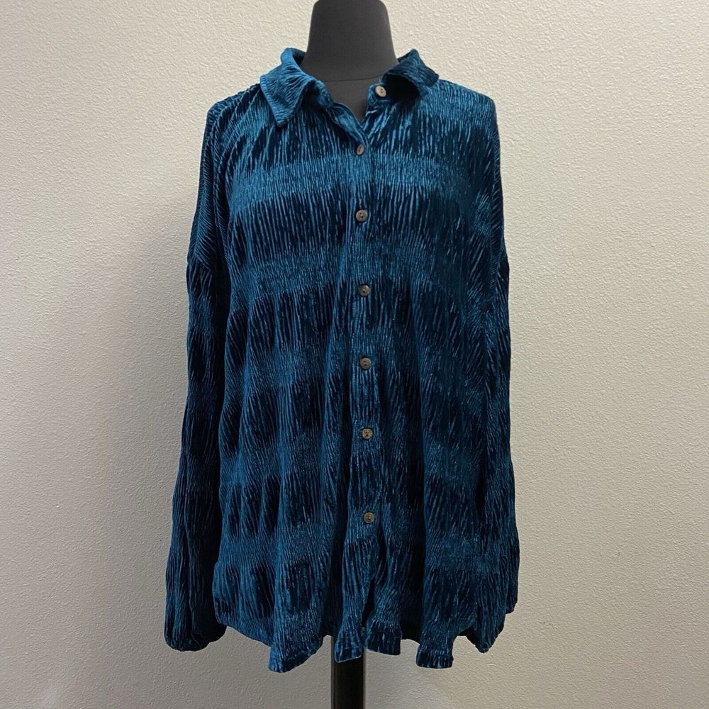 Pink Lily Women's Blue Velvet Long Balloon Sleeve Size XL Button Front Side Slit